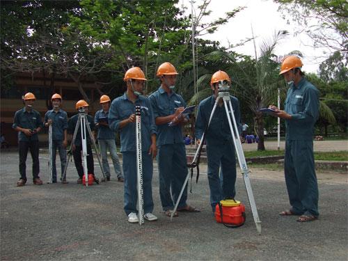 Công tác đo đạc trắc địa