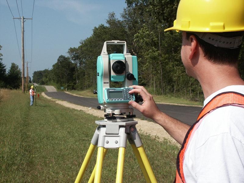 Sử dụng máy trắc địa