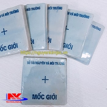 Mốc sứ vuông trắc địa
